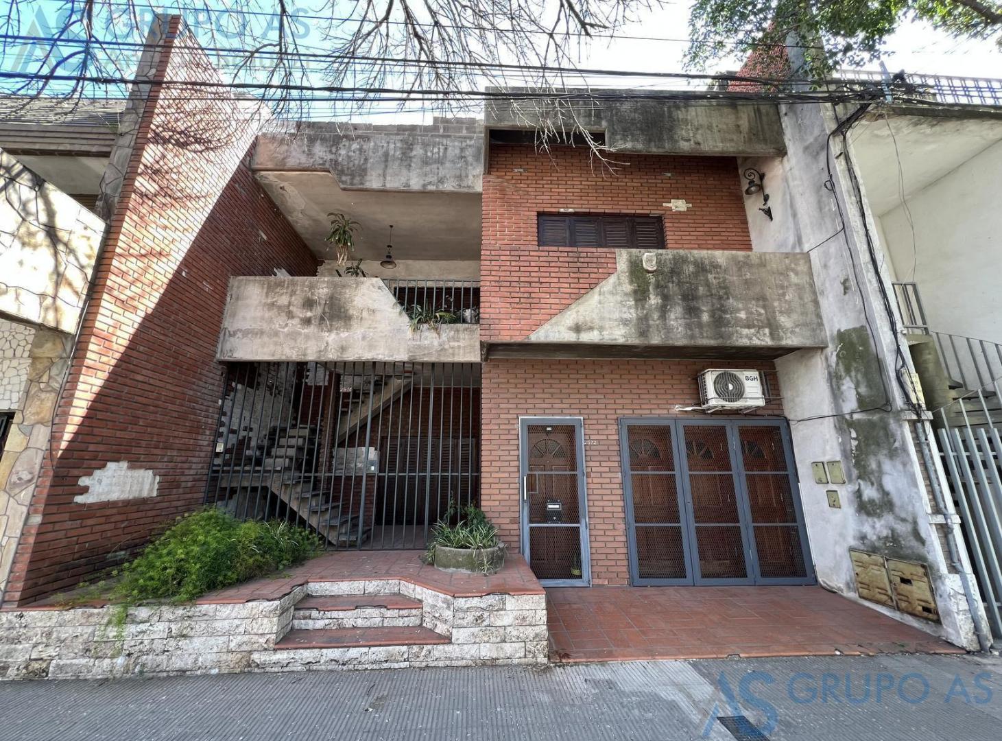 Foto de Departamento a RECICLAR de 2 dormitorios con terraza propia - Ricchieri, imagen 1