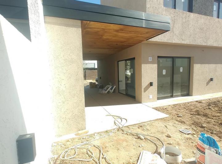 Alquilo duplex 2 dormitorios Docta Boulevard 4
