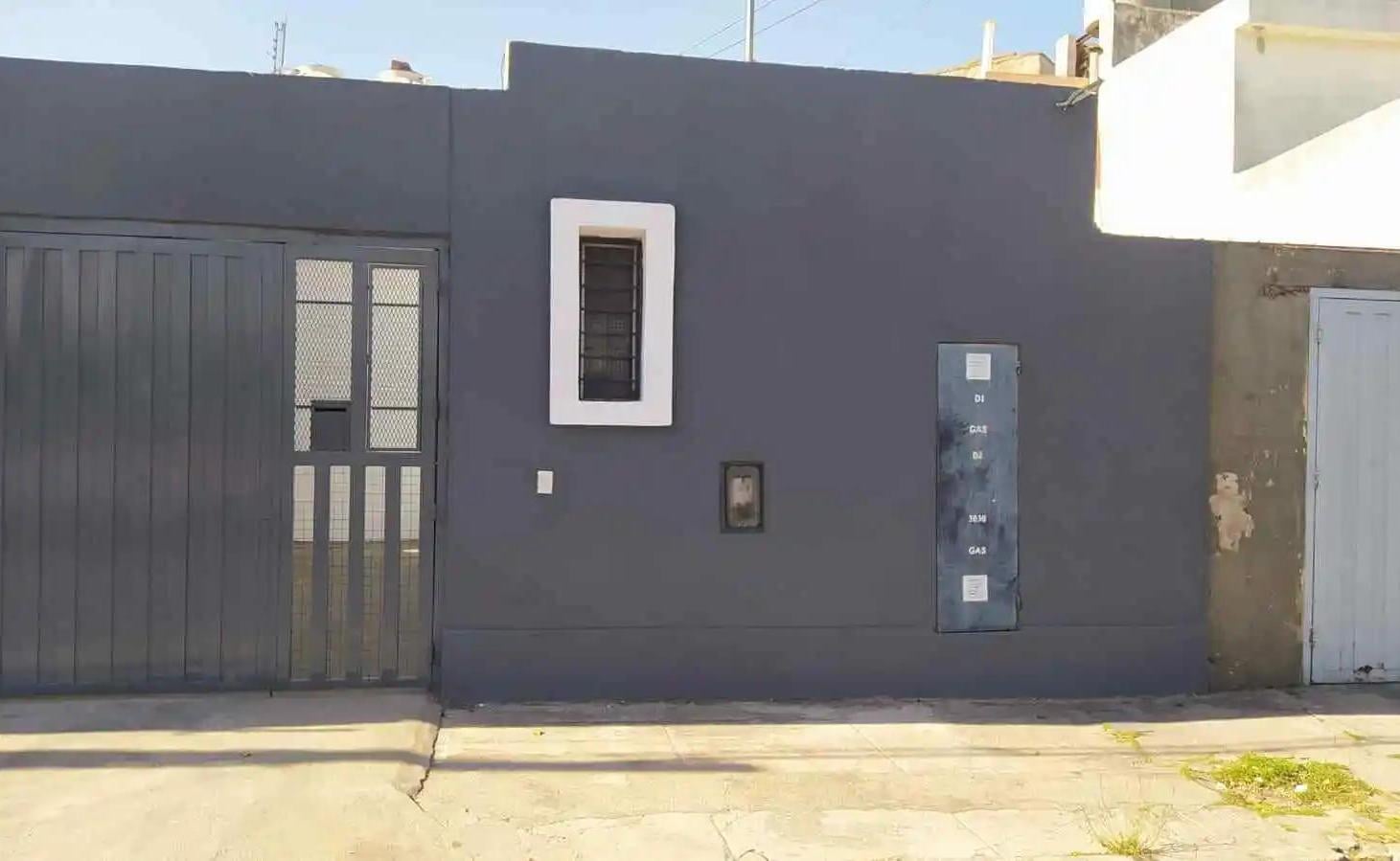 Alquilo dos dor. con patio Alto Verde