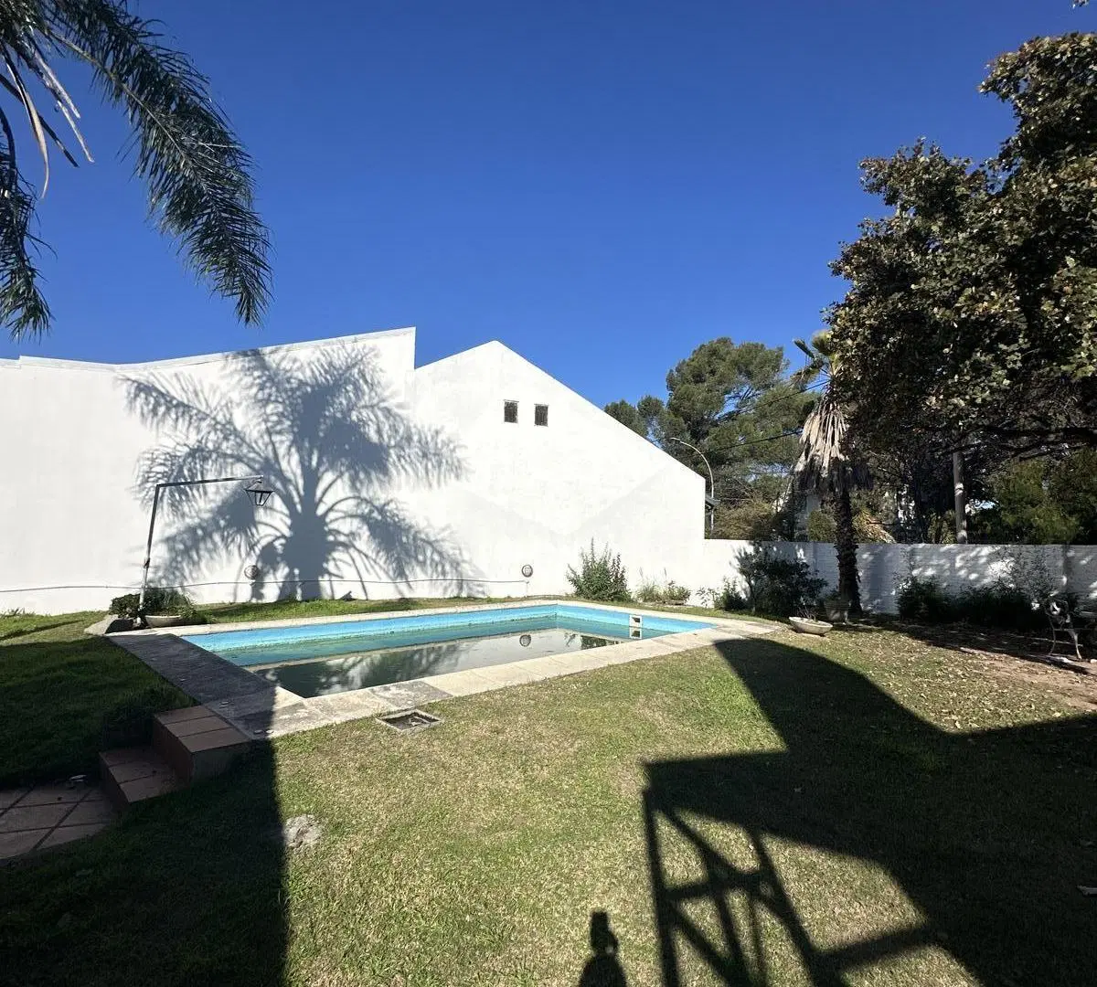 Alquila casa 3 dormitorio en el Cerro de las Rosas 8