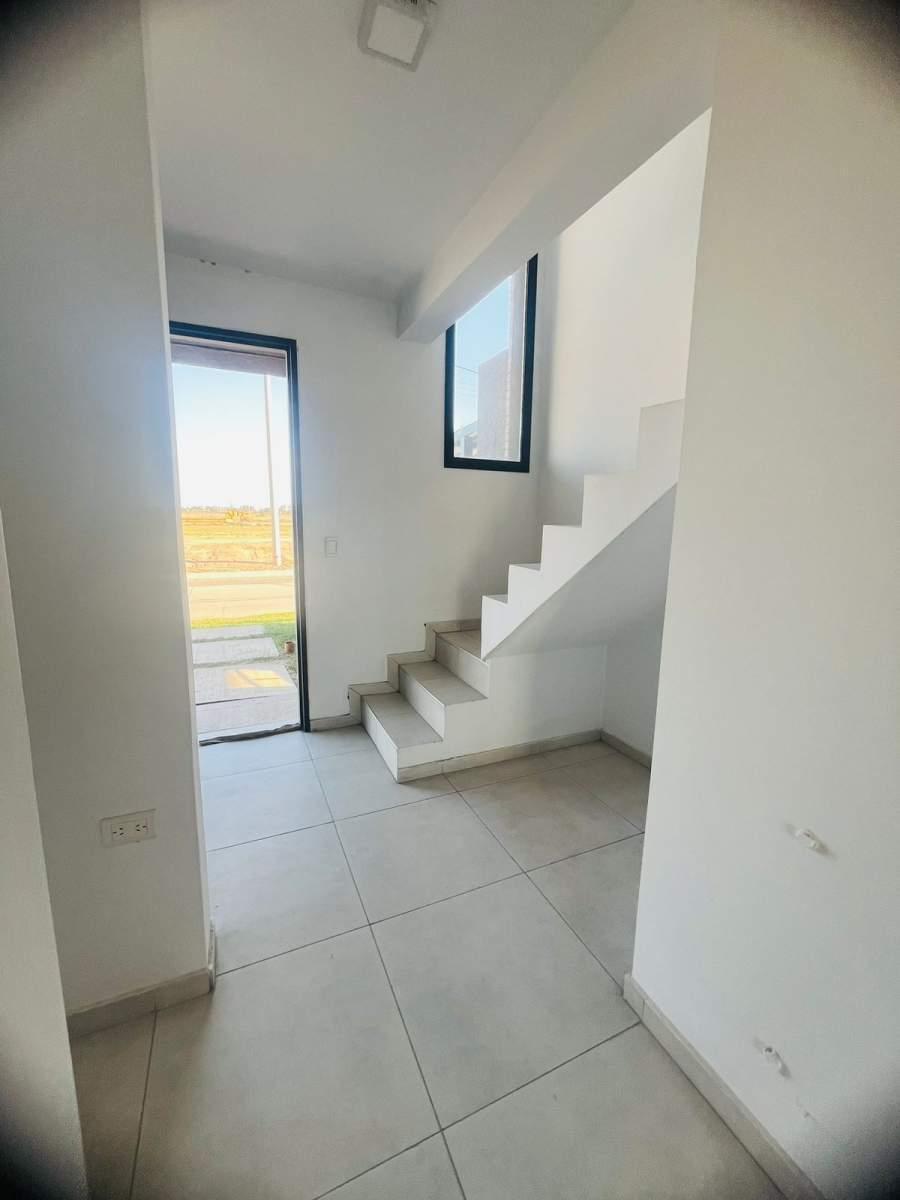 Venta de Hermoso Duplex - 3 Dorm - Solares de Manantiales 4