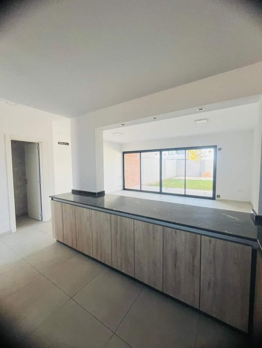 Venta de Hermoso Duplex - 3 Dorm - Solares de Manantiales 4