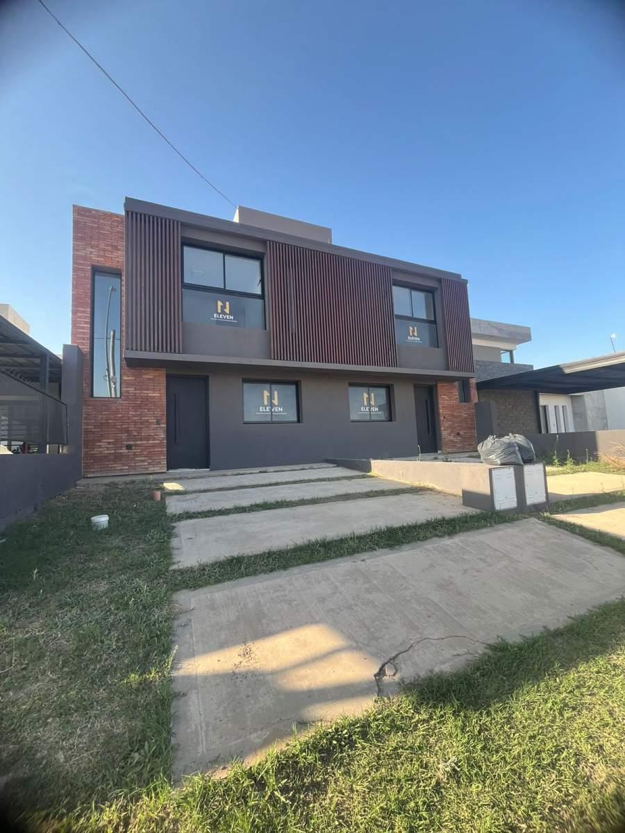 Venta de Hermoso Duplex - 3 Dorm - Solares de Manantiales 3