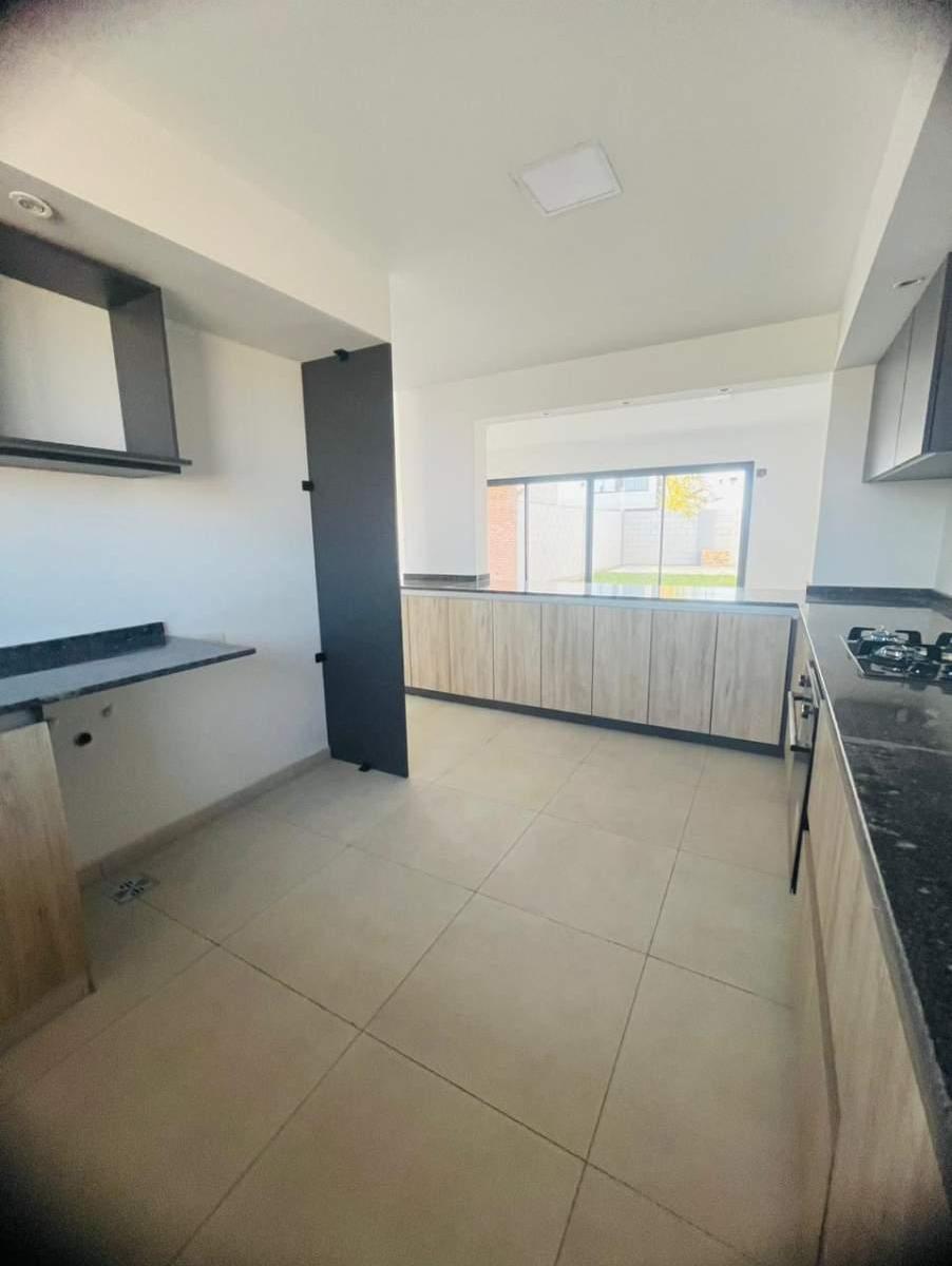 Venta de Hermoso Duplex - 3 Dorm - Solares de Manantiales 1