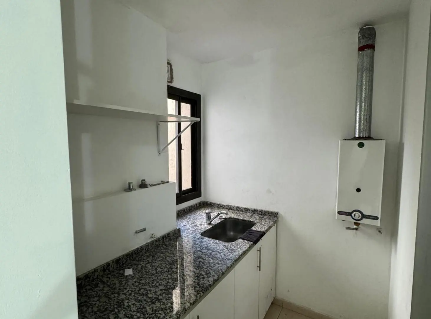 AMPLIO DEPARTAMENTO CON RENTA EN NUEVA CORDOBA 5