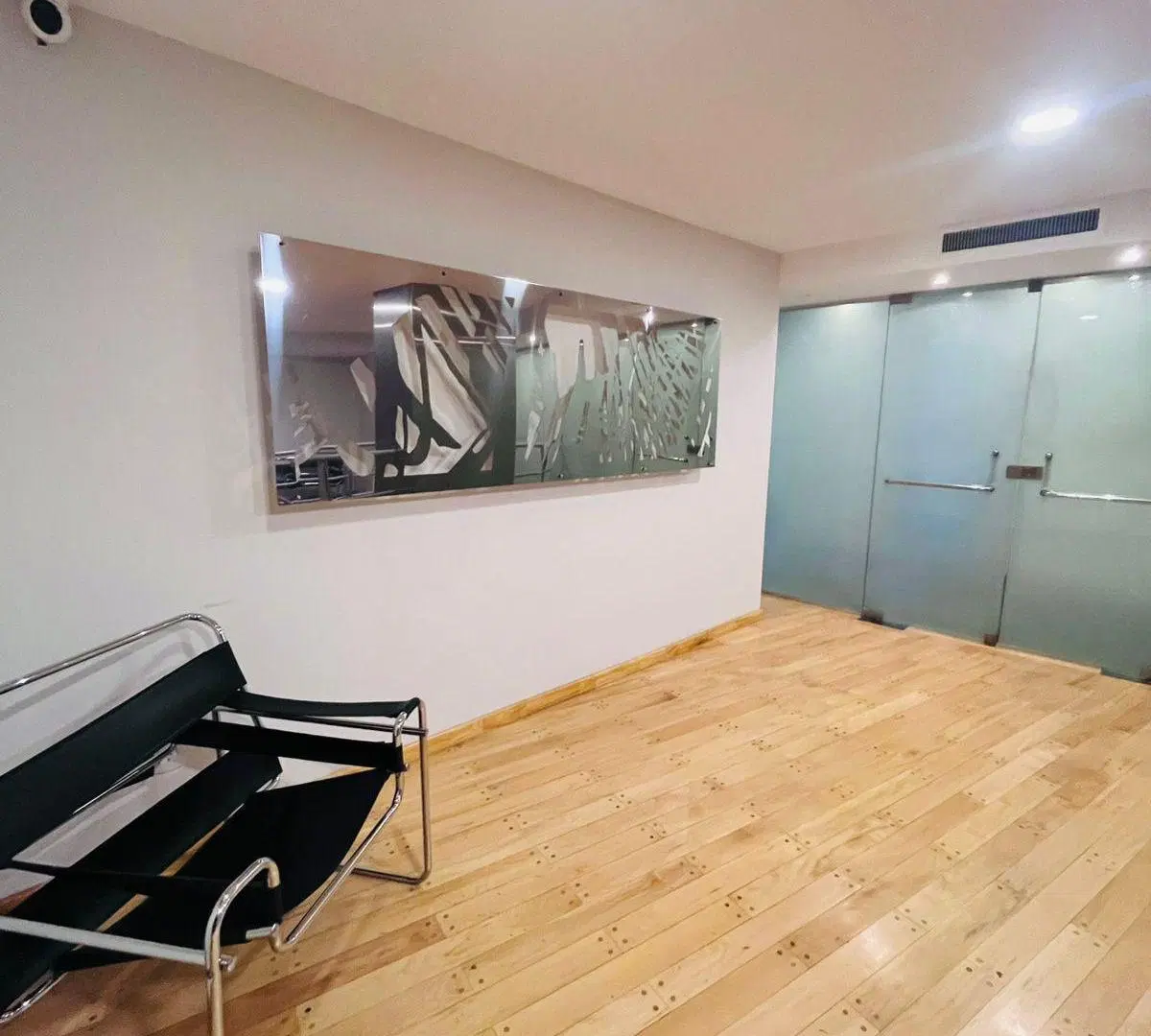 OFICINA EN VENTA  EXCELENTE UBICACIÓN SOBRE AV. COLÓN 2