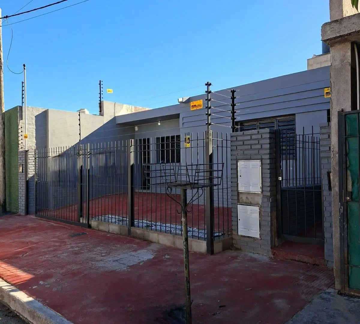 OPORTUNIDAD DE INVERSION! DOS CASAS EN GUEMES EN UNA SOLA PROPIEDAD 5