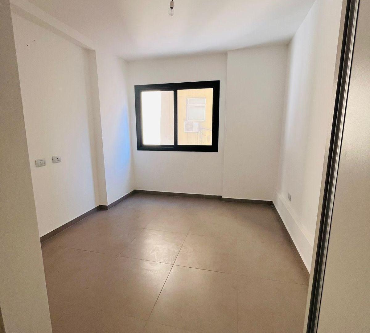 Foto de - VIVI O INVERTI - DEPARTAMENTO CON BALCON CON MUY BUENA UBICACIÓN -, imagen 2