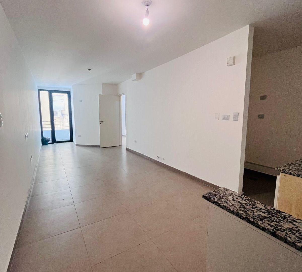 Foto de - VIVI O INVERTI - DEPARTAMENTO CON BALCON CON MUY BUENA UBICACIÓN -, imagen 5