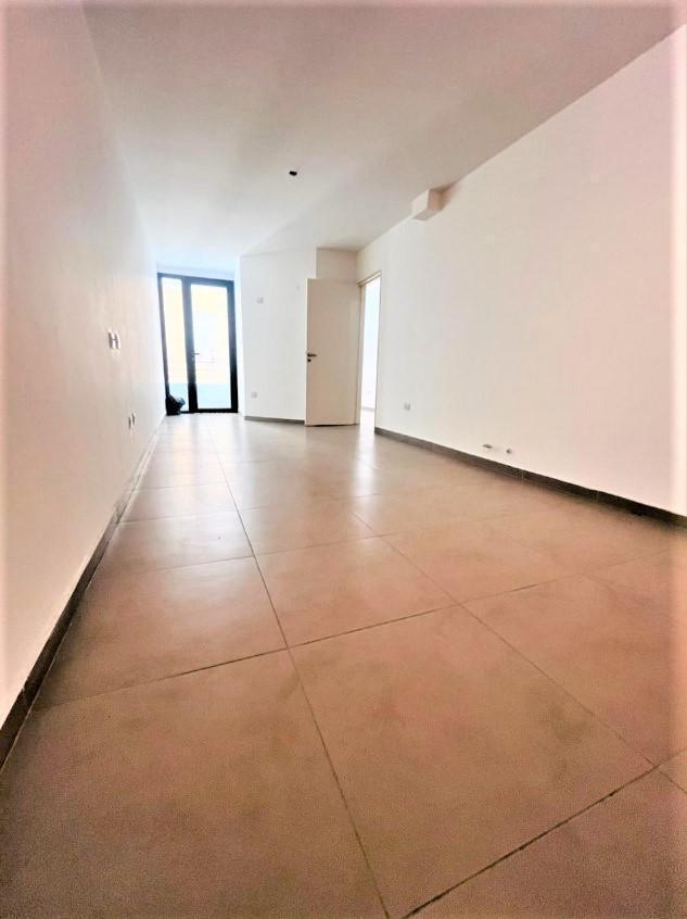 Foto de - VIVI O INVERTI - DEPARTAMENTO CON BALCON CON MUY BUENA UBICACIÓN -, imagen 3