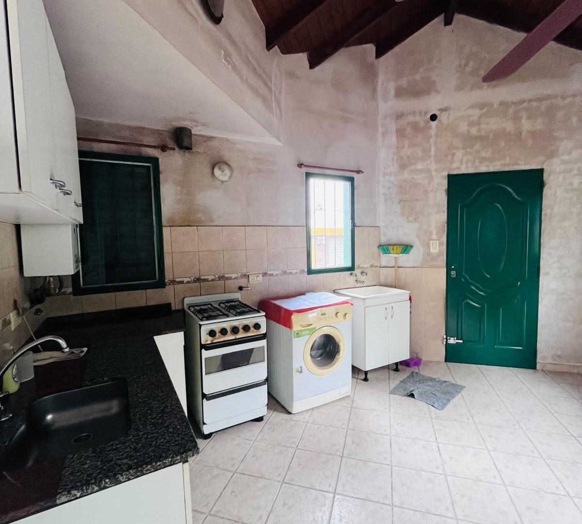 ¡OPORTUNIDAD! CASA ESQUINA CON ESCRITURA EN BARRIO PARQUE CAPITAL