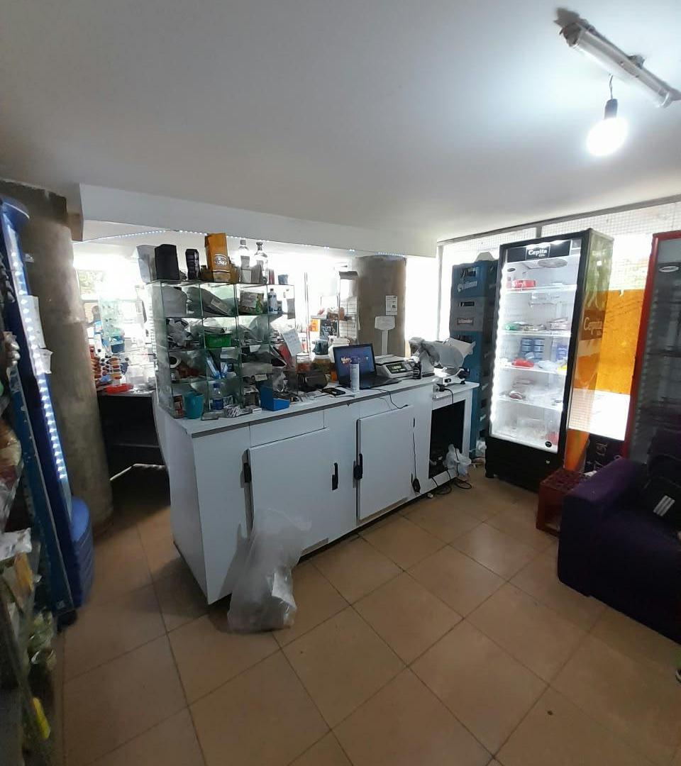 Foto de OPORTUNIDAD DE INVERSION - LOCAL EN VENTA EN BARRIO OBSERVATORIO!, imagen 4