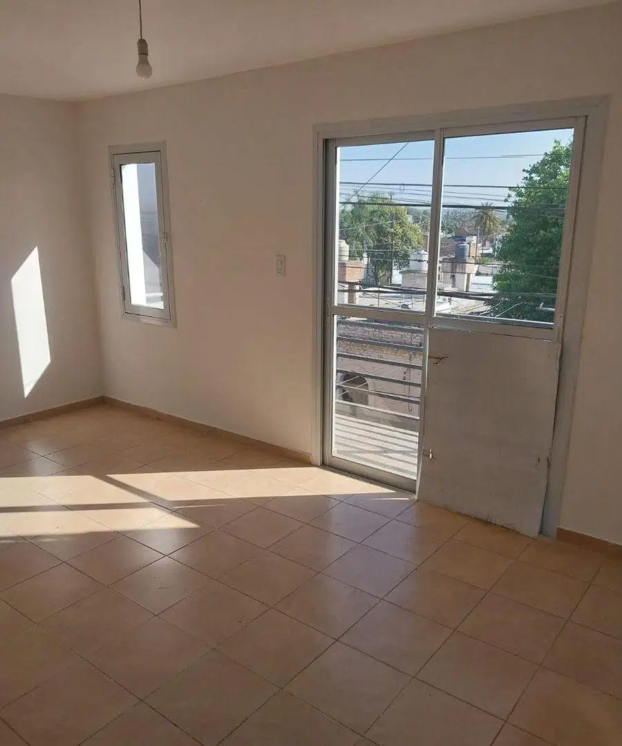 Departamento amplio y luminoso de 1 dormit. balcon , a 2 cuadras de bv los granaderos 3
