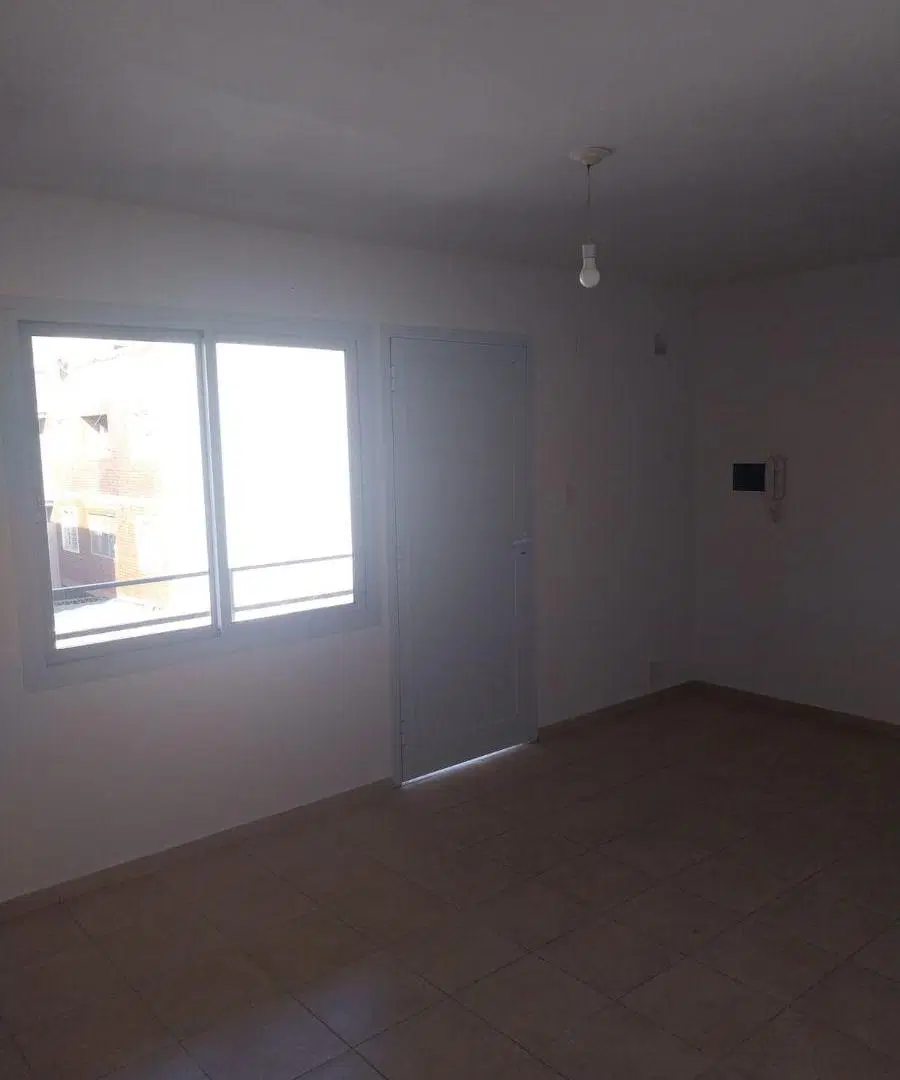 Departamento amplio y luminoso de 1 dormit. balcon , a 2 cuadras de bv los granaderos 1