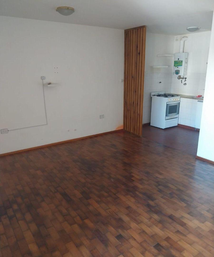 Foto de Departamento 1 Dormitorio con Balcón en Alquiler – Frente a Plaza, imagen 3