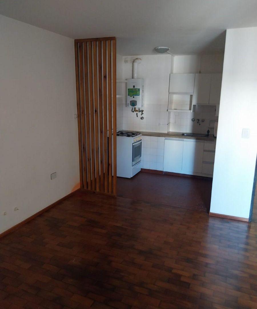 Foto de Departamento 1 Dormitorio con Balcón en Alquiler – Frente a Plaza, imagen 4