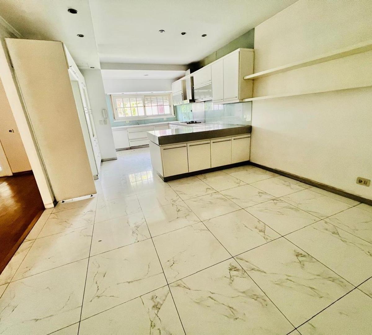 CASA 5 AMBIENTES - RAMOS MEJIA