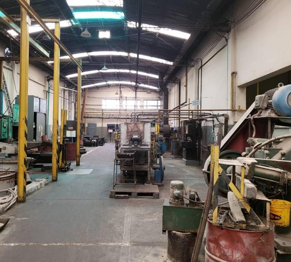 Foto de Galpón industrial - Muy buena ubicación - Villa Luzuriaga, imagen 3