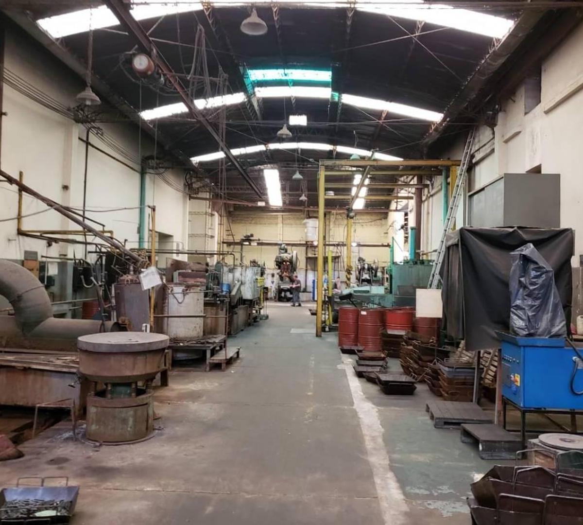 Galpón industrial - Muy buena ubicación - Villa Luzuriaga