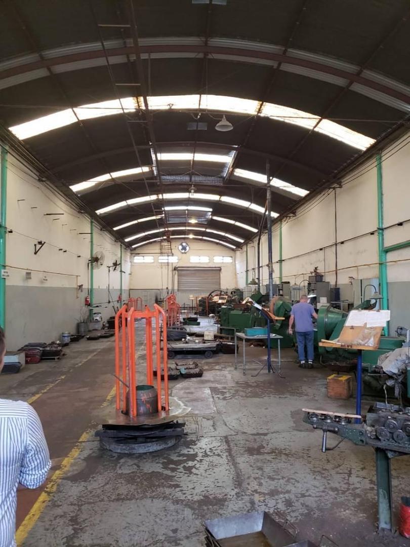 Foto de Galpón industrial - Muy buena ubicación - Villa Luzuriaga, imagen 4
