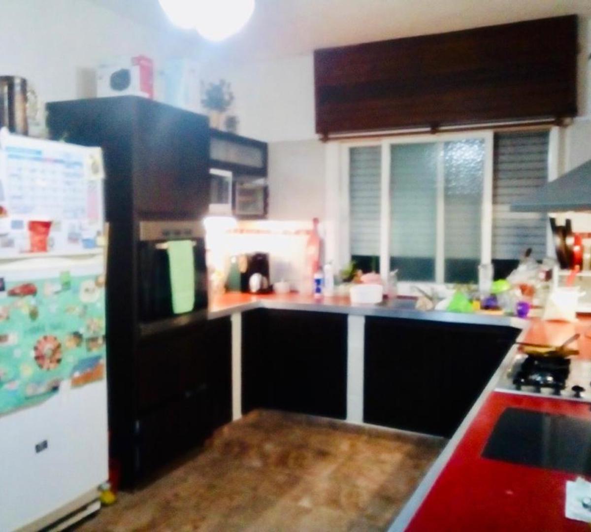 Casa 4 amb con jardín y cochera - Castelar