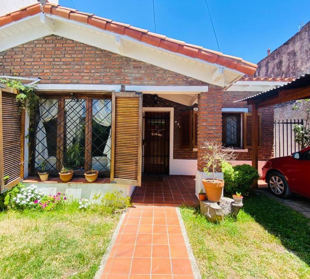 Casa 3 ambientes - Haedo Norte