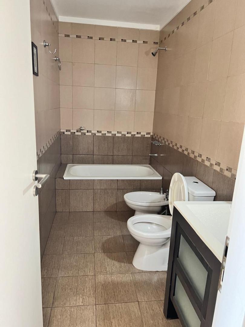 Foto de PH 2 ambientes con cochera y patio - Villa Sarmiento, imagen 4