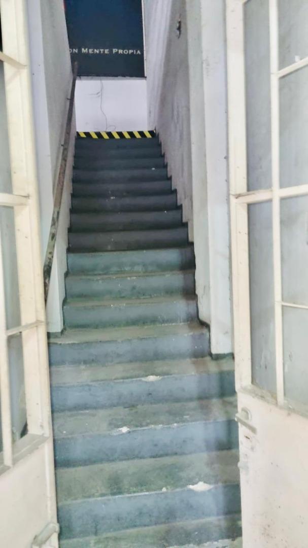 Foto de LOCAL AV. RIVADAVIA VILLA LURO - PERMUTA, imagen 2