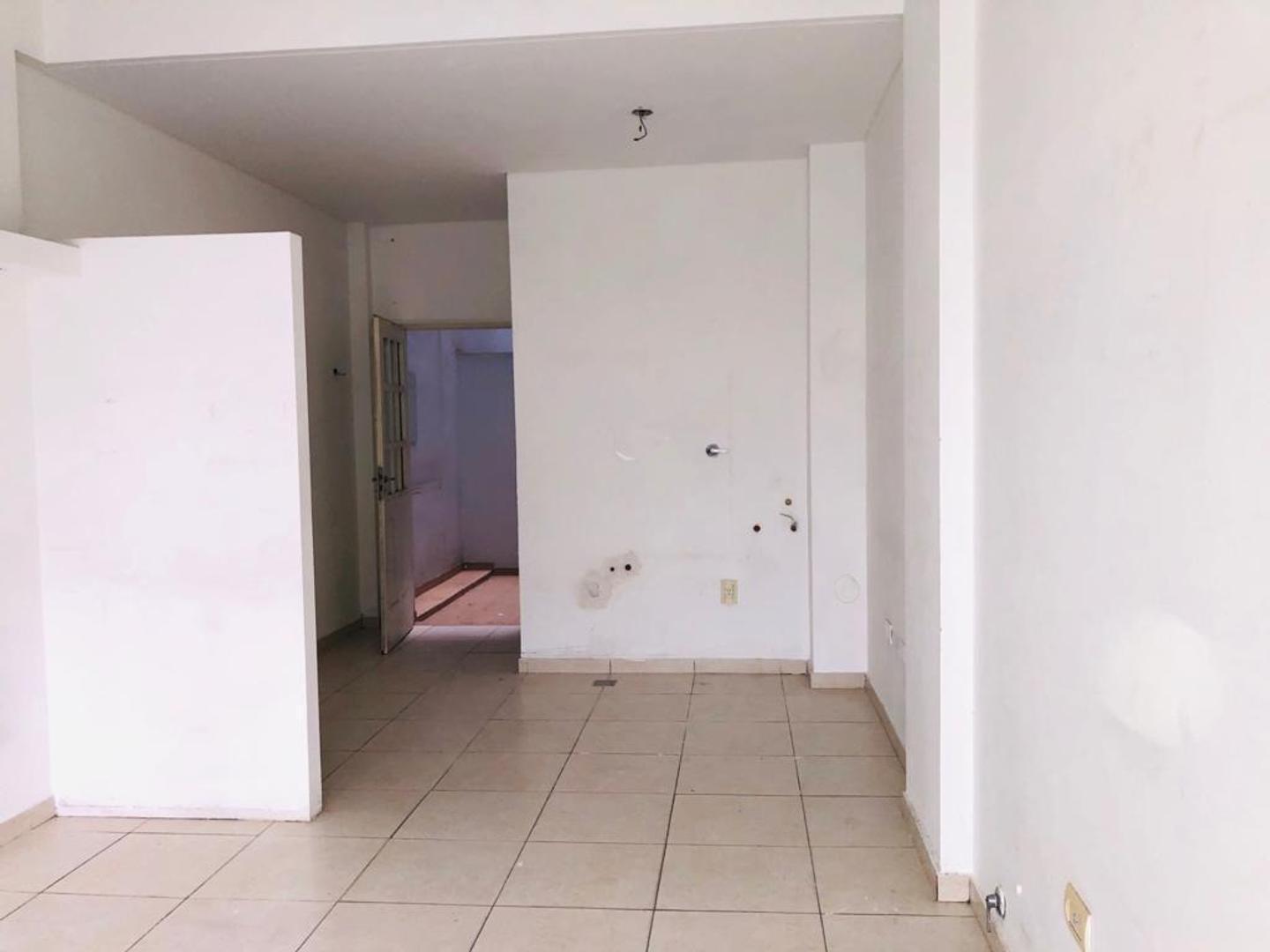 Foto de Local comercial al frente - alquiler Ramos Mejía, imagen 2