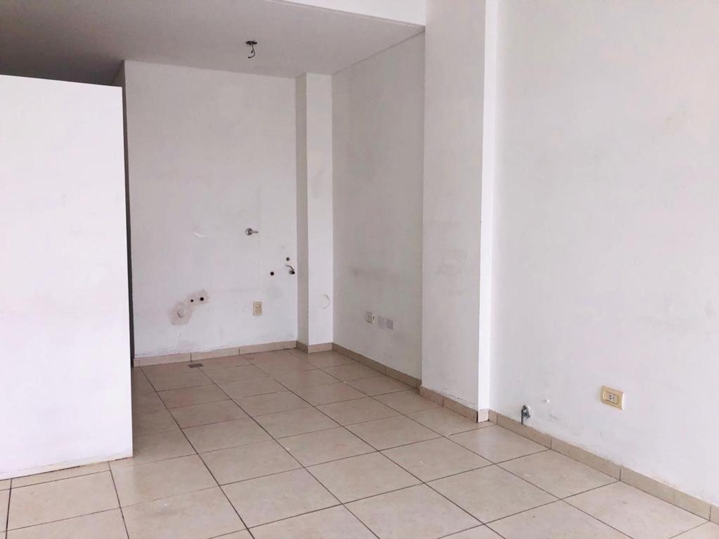 Foto de Local comercial al frente - alquiler Ramos Mejía, imagen 3