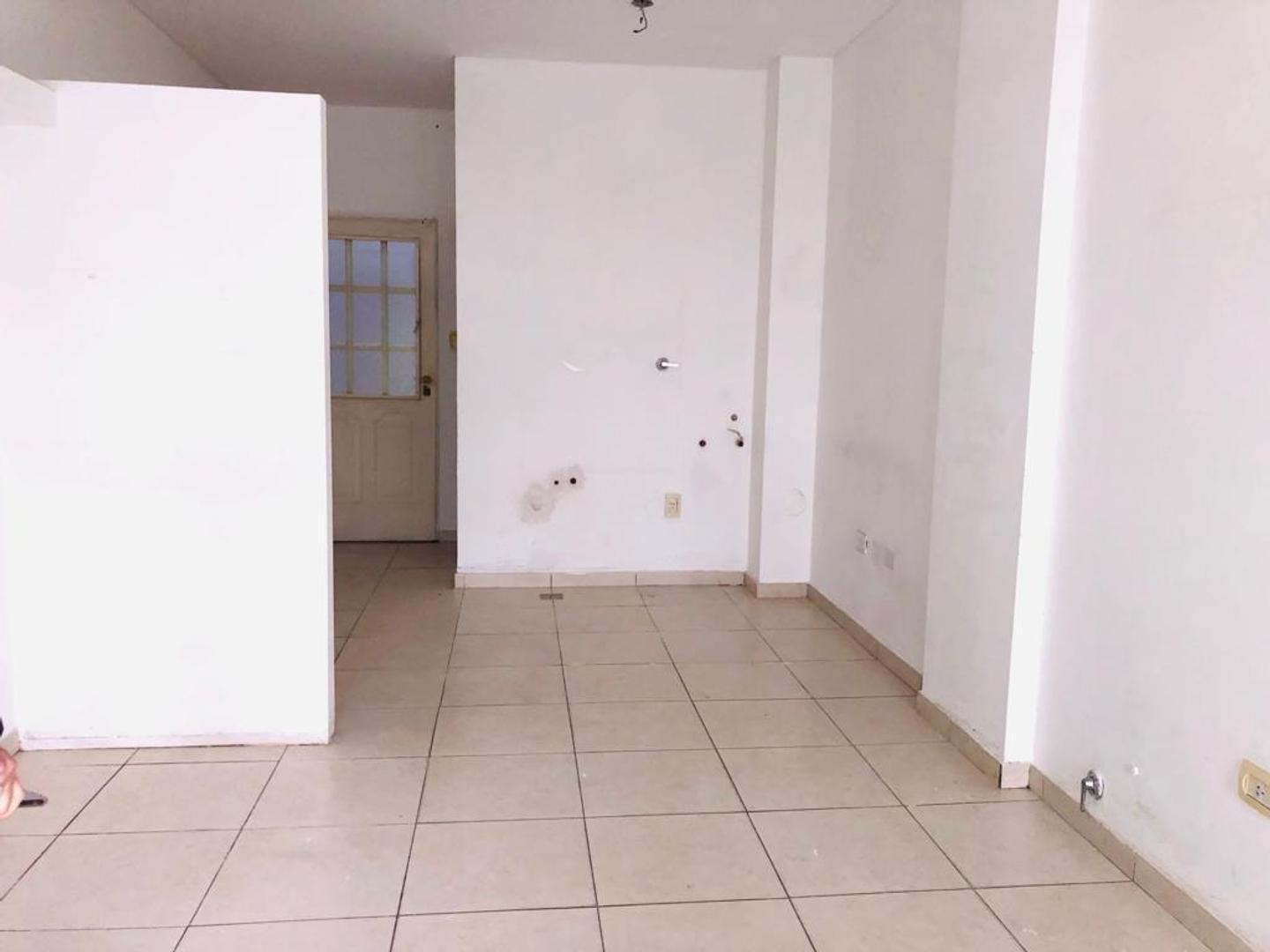 Foto de Local comercial al frente - alquiler Ramos Mejía, imagen 5