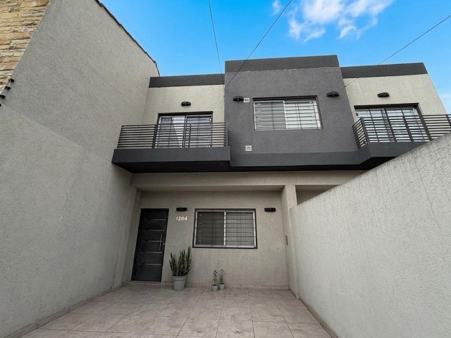 Foto de VENTA DÚPLEX 4 AMBIENTES HAEDO CON JARDÍN, imagen 3