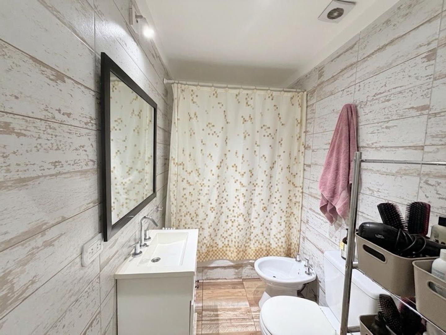 Foto de VENTA DÚPLEX 4 AMBIENTES HAEDO CON JARDÍN, imagen 5