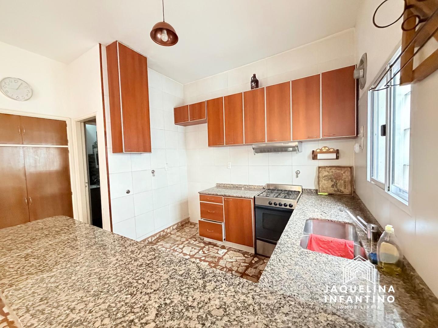 Foto de ALQUILER CASA 3 AMBIENTES VILLA SARMIENTO. Gran jardín, imagen 2