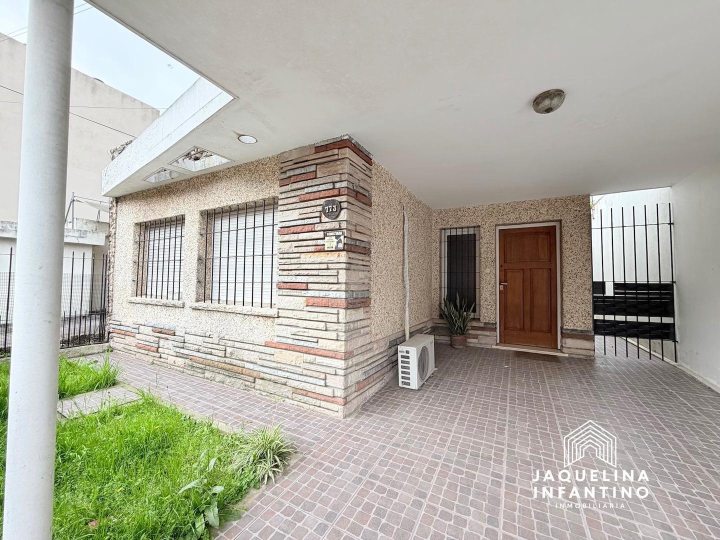 Foto de ALQUILER CASA 3 AMBIENTES VILLA SARMIENTO. Gran jardín, imagen 1