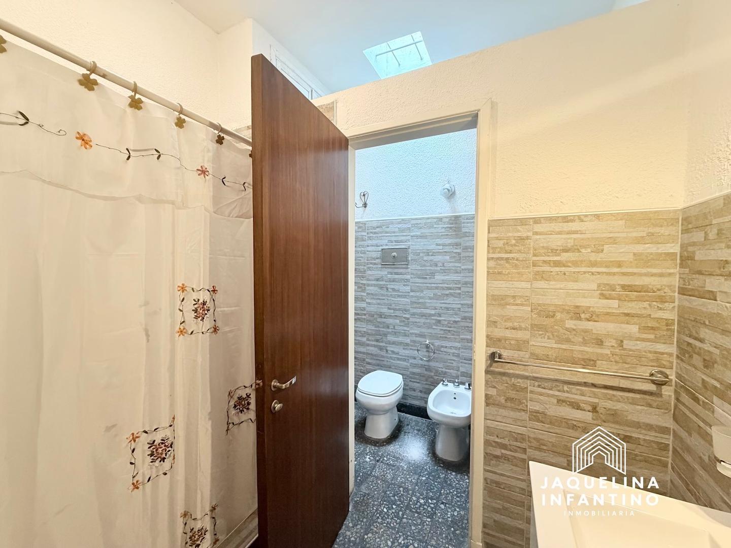 Foto de ALQUILER CASA 3 AMBIENTES VILLA SARMIENTO. Gran jardín, imagen 5