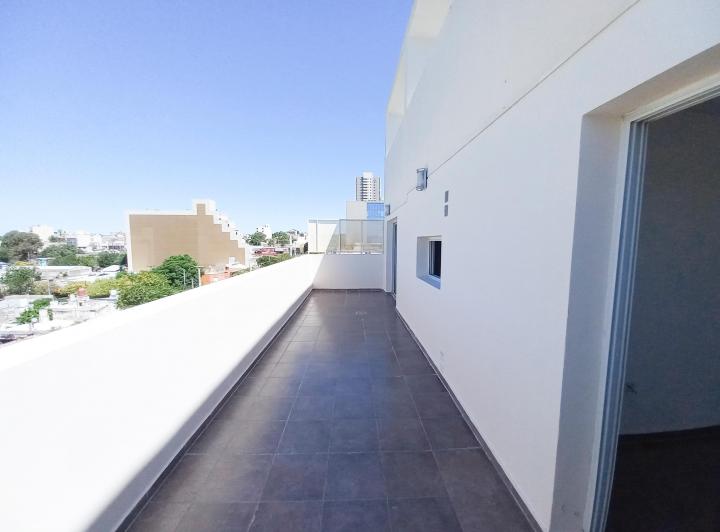 EXTERNO, GRAN TERRAZA, MUY LUMINOSO, EXCELENTE VISTA. 2