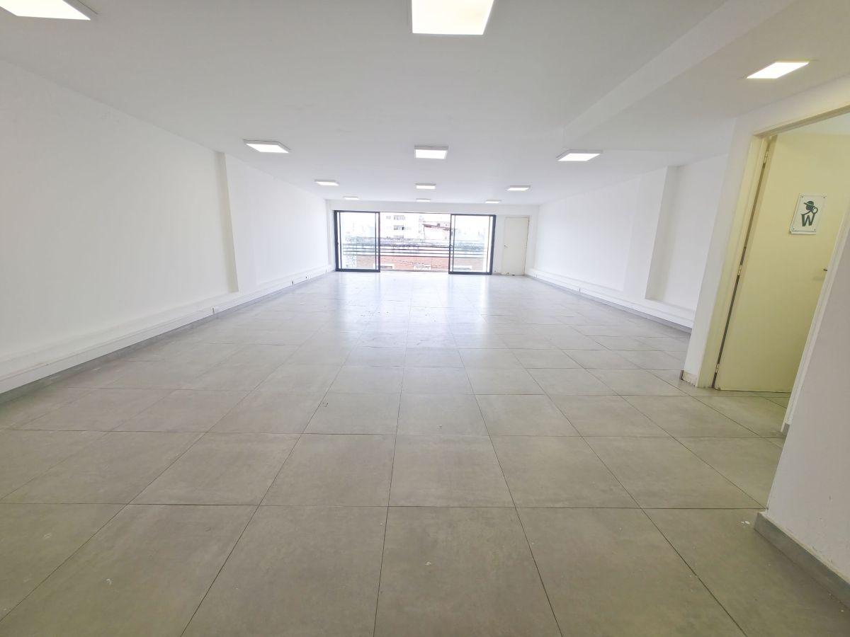 Foto de OFICINA CON PRIVADO, BALCON, EXTERNO, MUY LUMINOSO, BAJAS EXPENSAS, 5, imagen 3