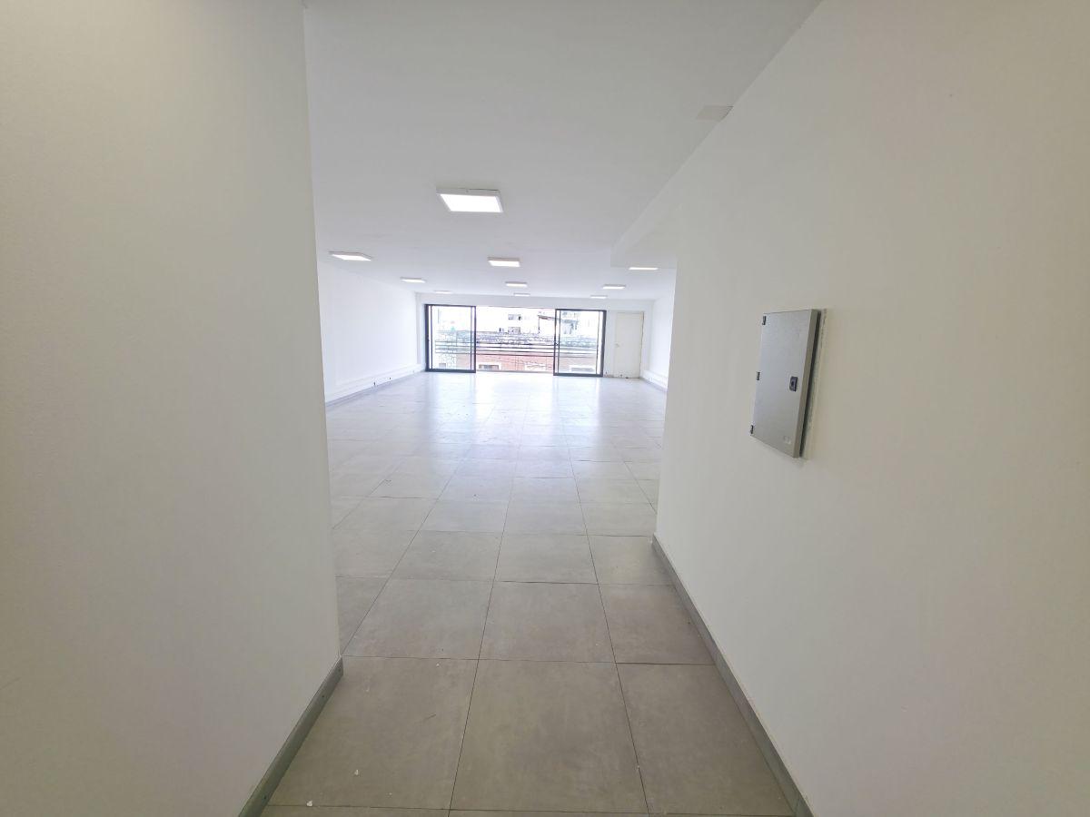 Foto de OFICINA CON PRIVADO, BALCON, EXTERNO, MUY LUMINOSO, BAJAS EXPENSAS, 5, imagen 2