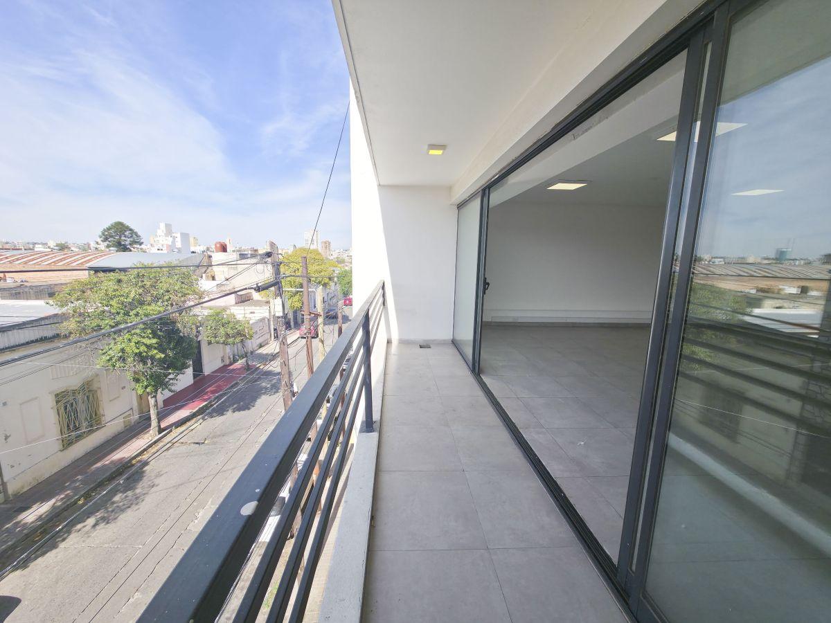 Foto de OFICINA CON PRIVADO, BALCON, EXTERNO, MUY LUMINOSO, BAJAS EXPENSAS, 5, imagen 5