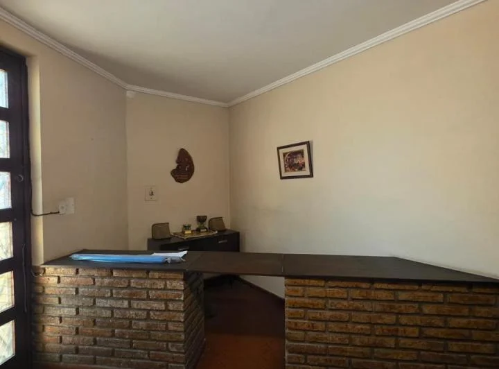 ¡Exclusiva Casona en el Corazón de Barrio General Paz! ¡Ideal para Profesionales y Empresas! 4