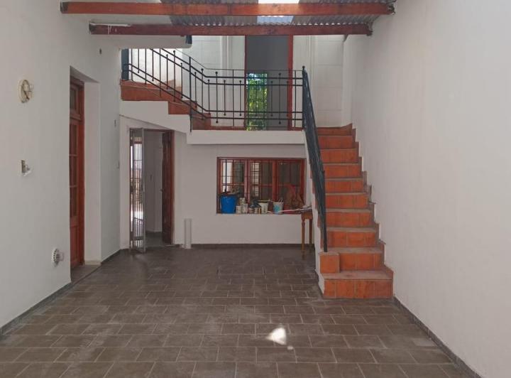 AMPLIA PROPIEDAD EN BARRIO SAN VICENTE 3