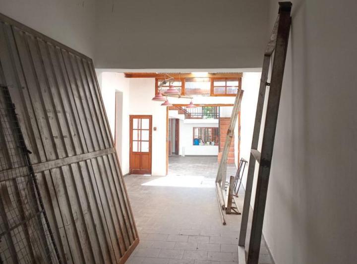 AMPLIA PROPIEDAD EN BARRIO SAN VICENTE 4