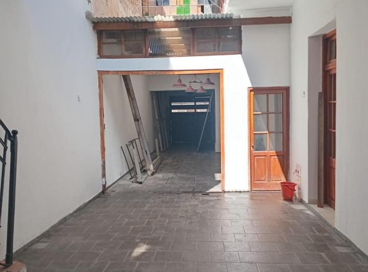 AMPLIA PROPIEDAD EN BARRIO SAN VICENTE 5
