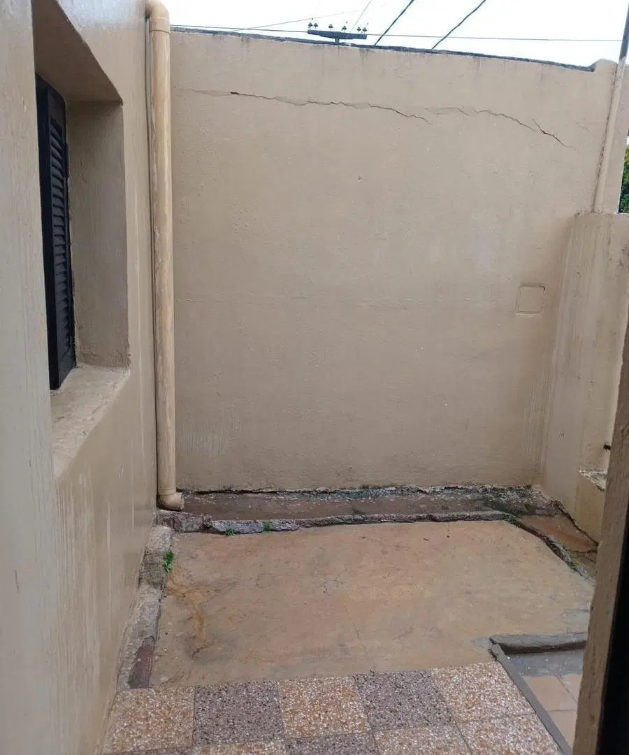 AMPLIA CASA 2 DORMITORIOS EN BARRIO RESIDENCIAL SANTA ANA 5