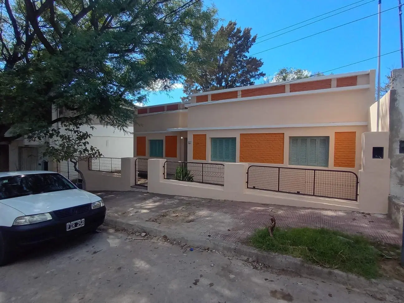 OPRTUNIDAD CASA RESTAURADA EN B° SAN VICENTE 1
