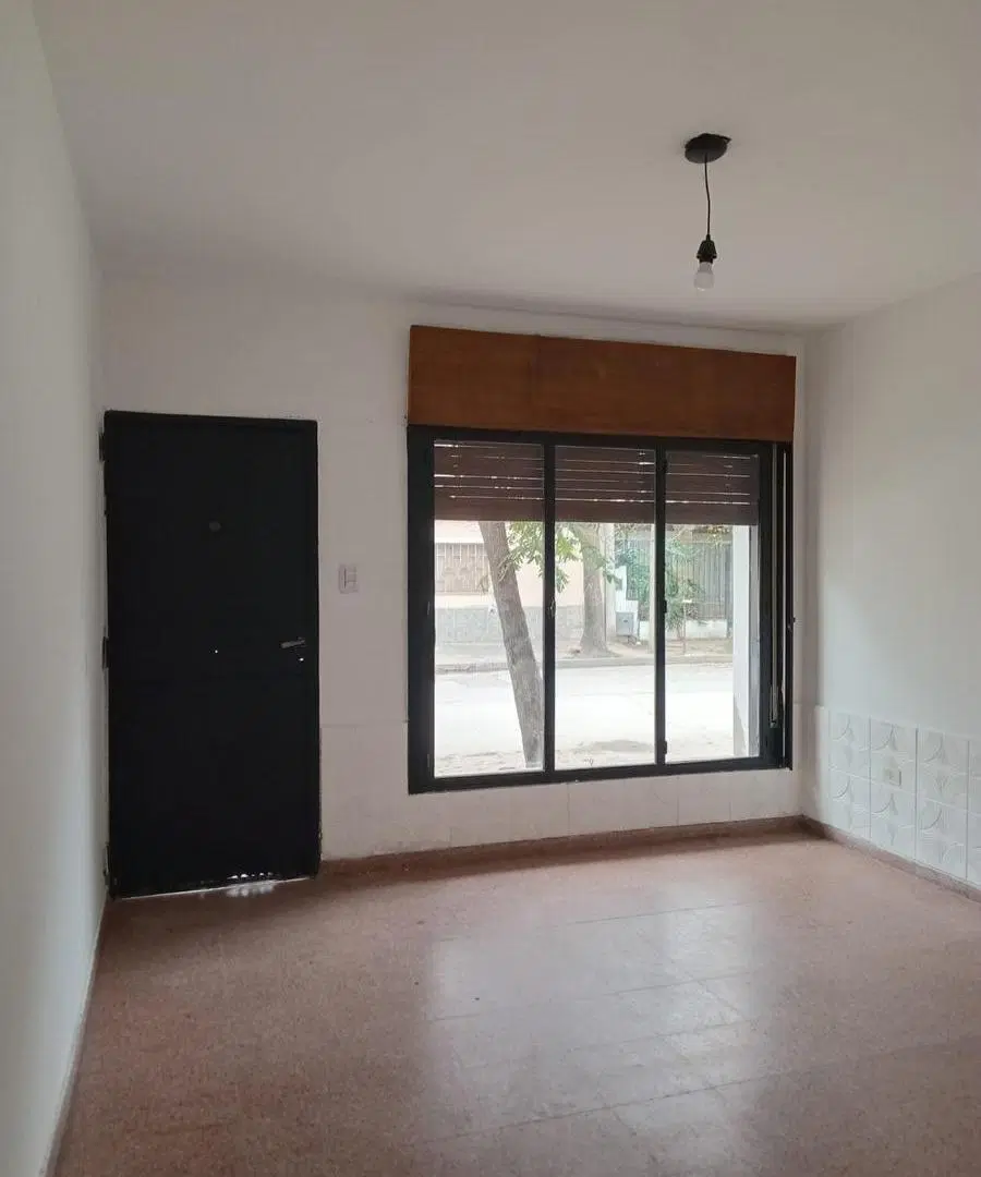 DEPARTAMENTO EN ALQUILER, EN BARRIO MULLER.- 4