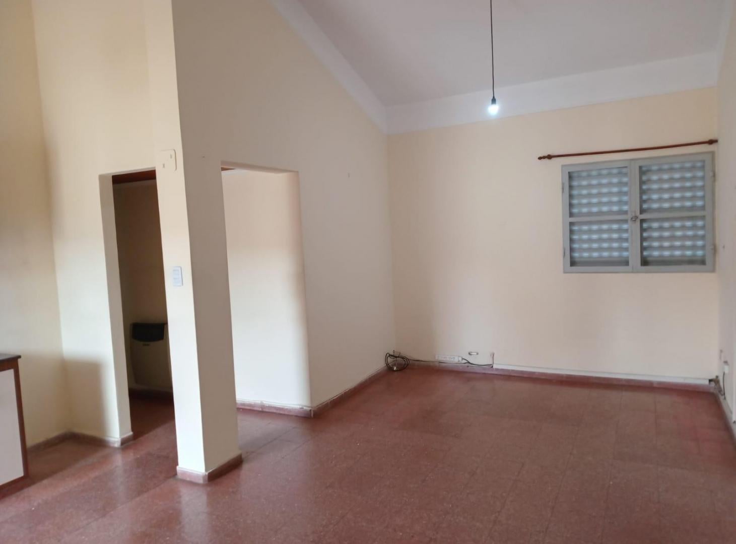Foto de IMPERDIBLE DEPARTAMENTO! FACIL Y RAPIDO ACCESO A AV. SABATTINI!!!, imagen 4