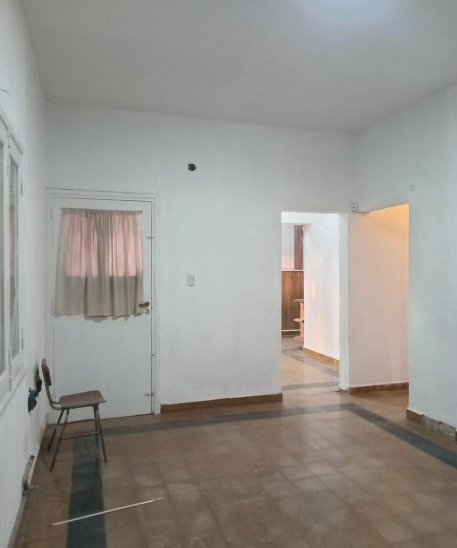 Foto de AMPLIA CASA EN ALQUILER EN BARRIO FERROVIARIO MITRE.- A METROS DE AV, imagen 3
