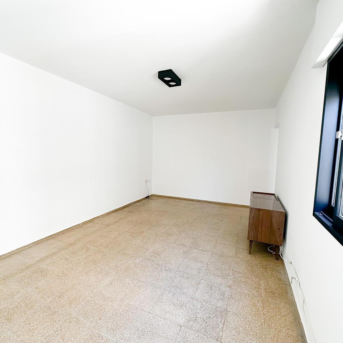 Oportunidad! Dpto. 1dorm Amplio y Luminoso! a Mtrs. Av Colon! con Escritura! 5